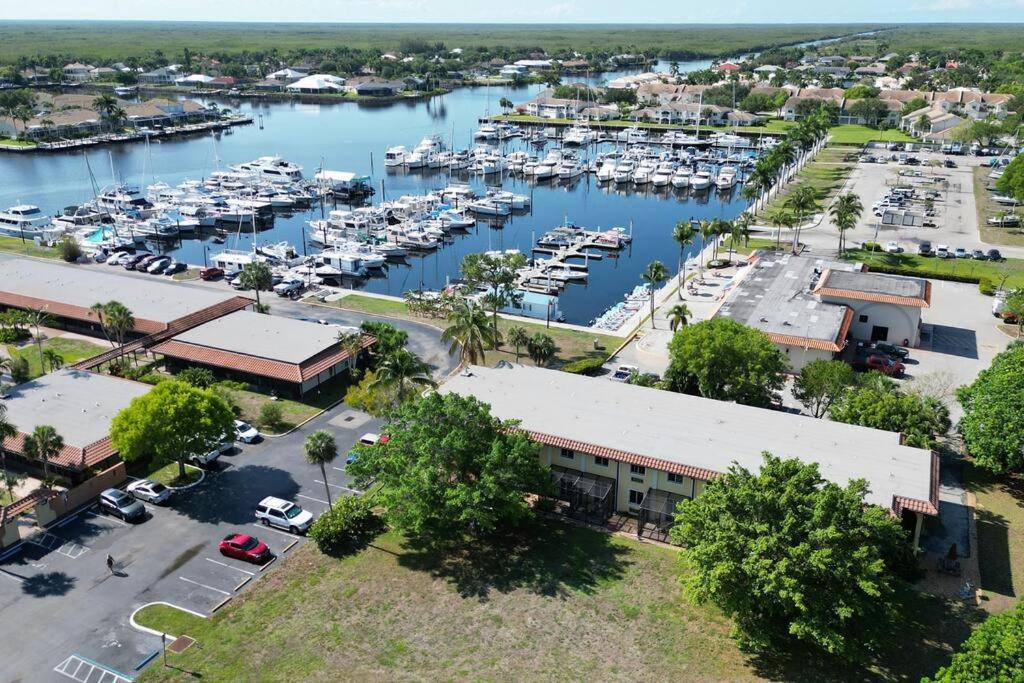 Marina Getaway On The Water! Apartment Naples Luaran gambar