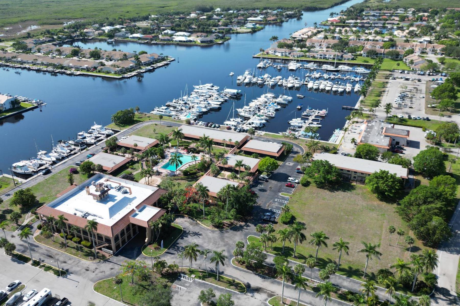Marina Getaway On The Water! Apartment Naples Luaran gambar