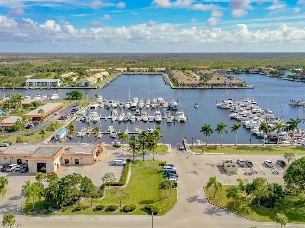 Marina Getaway On The Water! Apartment Naples Luaran gambar