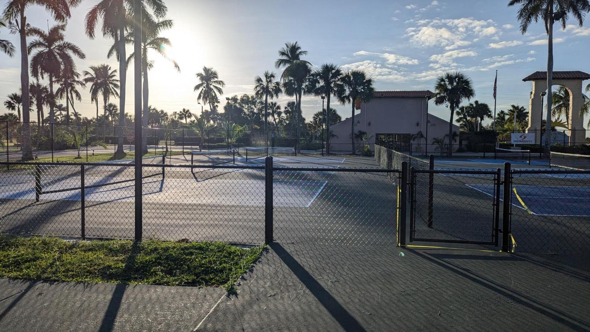 Marina Getaway On The Water! Apartment Naples Luaran gambar