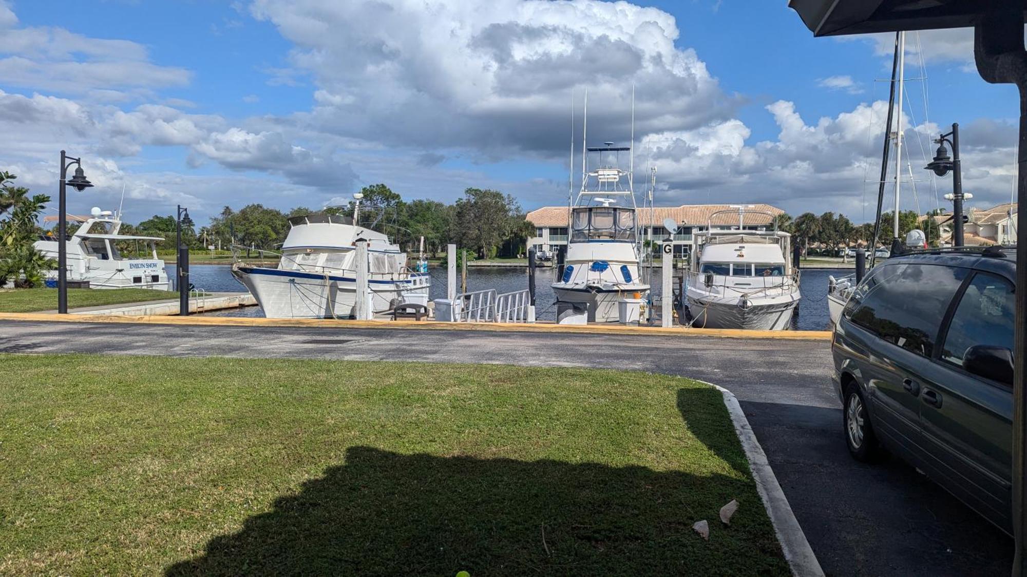 Marina Getaway On The Water! Apartment Naples Luaran gambar